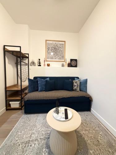 Studio one street away from the Marais!
