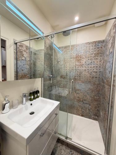 Studio one street away from the Marais!