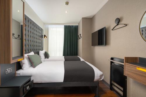 Cosy Twin Room with Window