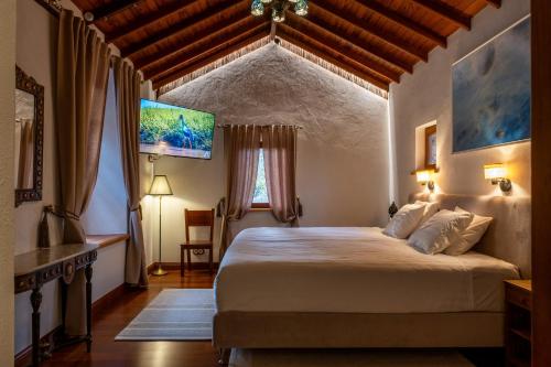 a bedroom with a large bed in a room at Villa Serenitas in Arona