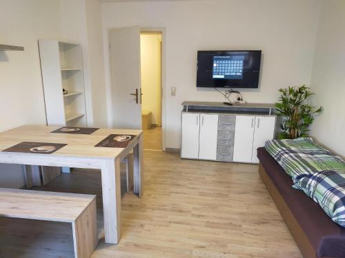 Nhà bếp/bếp nhỏ tại FLEX Aparts - große, möblierte Wohnung in Zwickau mit 2 Zimmern