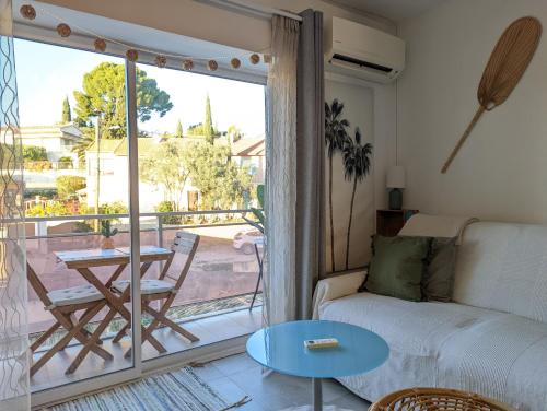 Posezení v ubytování Escapade à Bandol balcon verdoyant et plage à deux pas