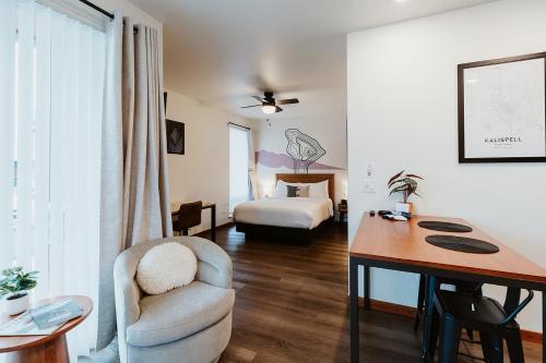 Postel nebo postele na pokoji v ubytování Blacktail Mountain Suites Close to Logan Health