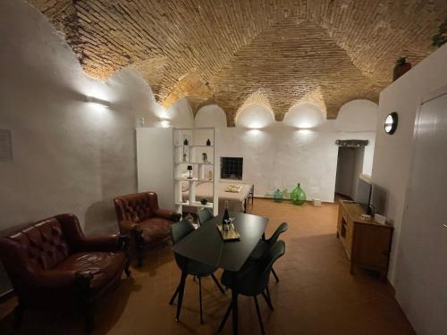 a living room with a table and leather chairs at Casa "La Fonte" in Spoleto
