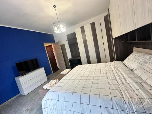 a bedroom with a large bed and a tv at Dante appartamento 1 in Fagnano Olona