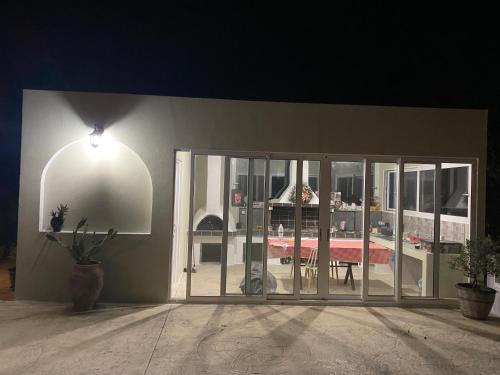 En balkon eller terrasse på Black Pearl Apartment Lithakia Zakynthos