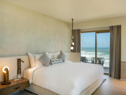 Postel nebo postele na pokoji v ubytování STORY Le Carrousel Rabat