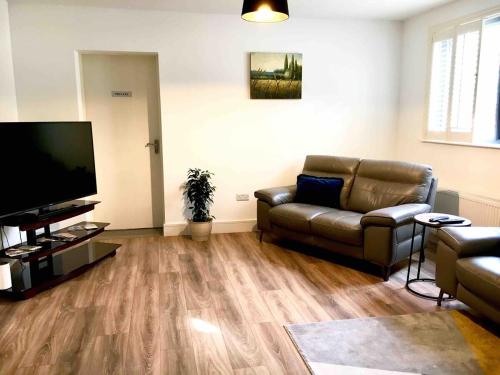 Et tv og/eller underholdning på Shangri-La Spacious Family Townhouse large free carpark