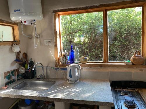 Een keuken of kitchenette bij Icho's mud house