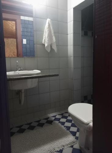 a bathroom with a toilet and a sink at Suíte - Casa Rodante in Ouro Preto