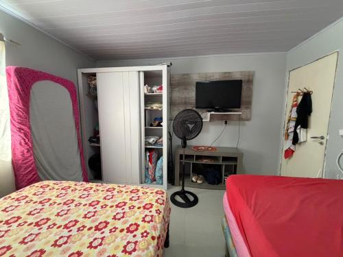 Et tv og/eller underholdning på Casa de praia familiar a 1km do mar