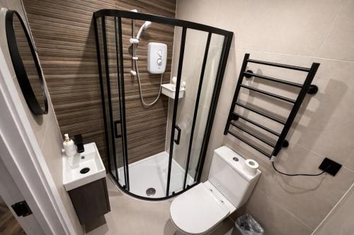 Et badeværelse på Stylish Studios 20 min train to Central London