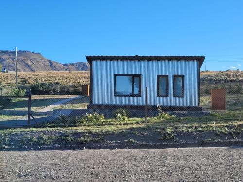 a small house on the side of the road at La iconica-tiny house in El Calafate
