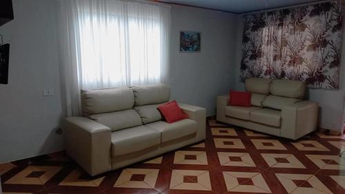 a living room with two chairs and a couch at Picinguaba Beleza Intocada in Ubatuba