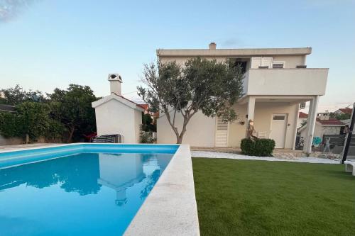 Family-friendly apartments with swimming pool Povljana, Pag - 24948
