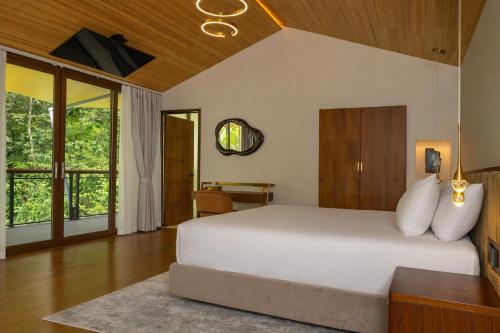 Tifakara by the Waterfall — Room