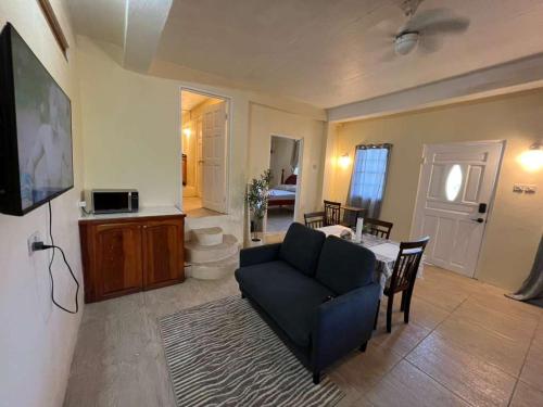 Cozy Island Getaway - Near grand Mal Beach