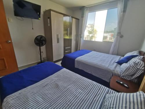 Giường trong phòng chung tại CASA HOSPEDAJE Conquistadores Inn