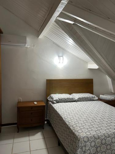 En eller flere senge i et værelse på Duplex em Praia do Forte a 50m da vila