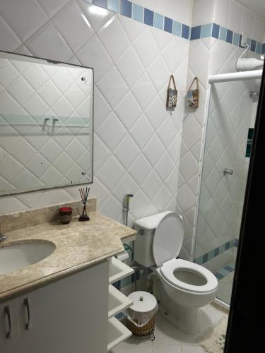 Et badeværelse på Duplex em Praia do Forte a 50m da vila