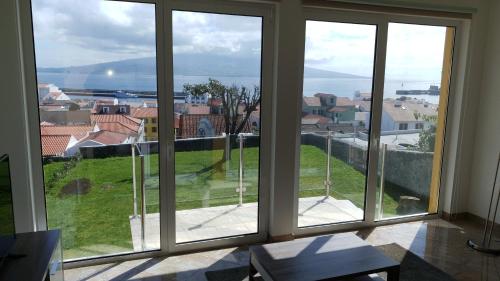 Gallery image of São Pedro Apartamentos in Horta