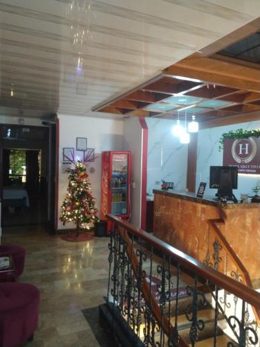 a christmas tree in the lobby of a restaurant at Hotel Ejecutivo in Pereira