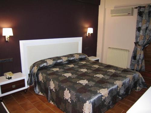 Una cama o camas en una habitación de Hotel Meson de L’Ainsa