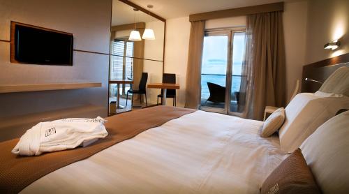 Postel nebo postele na pokoji v ubytování Main Palace Hotel