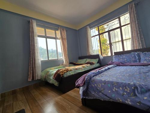 En eller flere senge i et værelse på Lake View Homestay