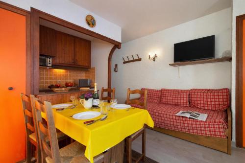 Résidence le Chardonnet D Studio w/Shared Pool & panoramic views - Happy Rentals