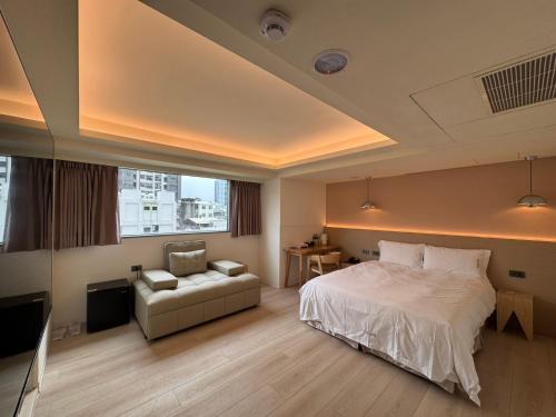 Postel nebo postele na pokoji v ubytování 浮逸旅館 - 台中車站館 - 近宮原眼科和LaLaport