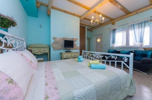 a bedroom with a bed and a living room at Sobe Gora in Posedarje