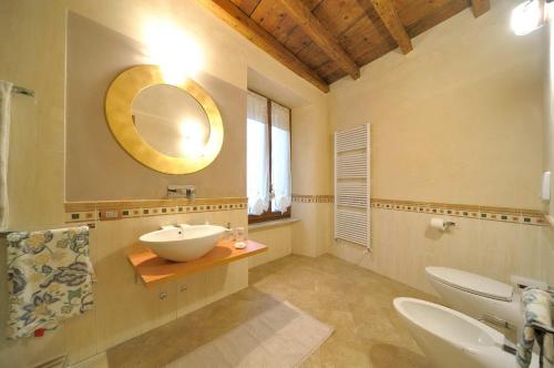 a bathroom with two sinks and a mirror on the wall at Antico Teatro signorile in Salò