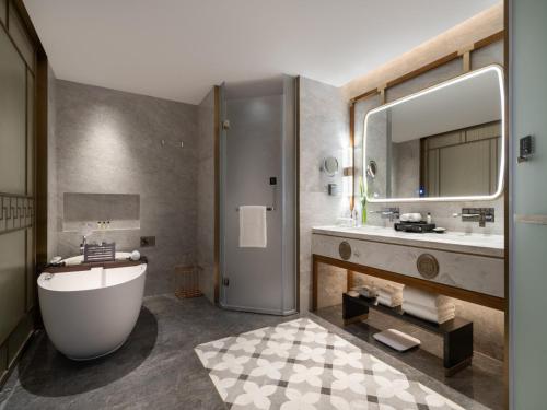 Et badeværelse på Guangzhou Dong Fang Hotel