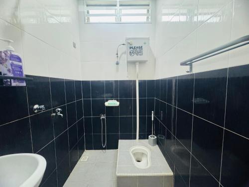 Et badeværelse på Nawra Iman Holiday Home