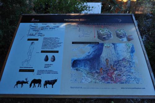 a sign with a map and animals on it at La Cabala de Ibeas in Ibeas de Juarros
