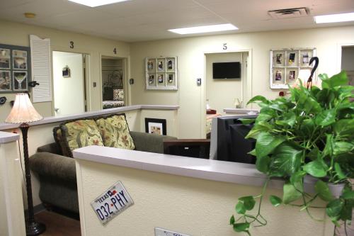 Gallery image of A Place to Stay Rooms in Bandera