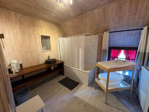 En eller flere senge i et værelse på Le Hourlay