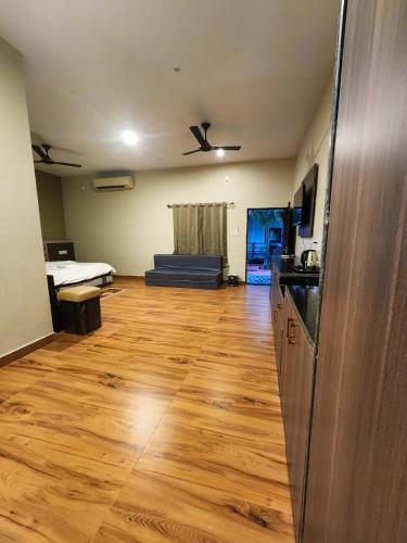 a living room with a couch and a hard wood floor at Khatiya Camp in Mandlā