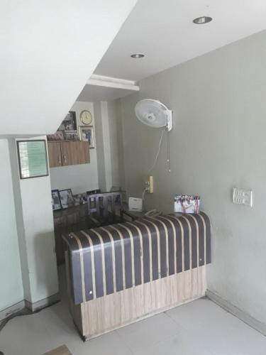 Postel nebo postele na pokoji v ubytování Hotel Pariwar