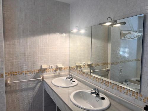 Et badeværelse på ChicFlat Las Lomas Piscina y vistas al mar