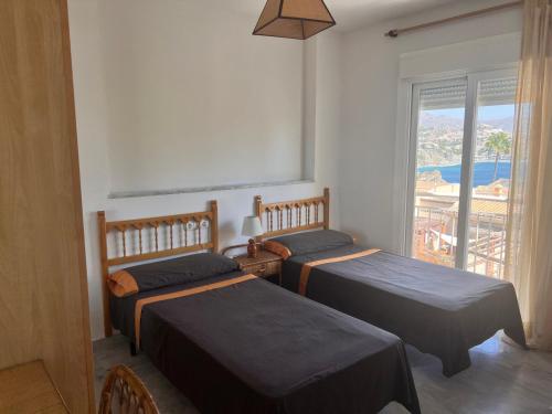 En eller flere senge i et værelse på ChicFlat Las Lomas Piscina y vistas al mar