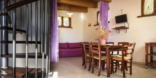 Μια τηλεόραση ή/και κέντρο ψυχαγωγίας στο Guest House Agriturismo i Conti