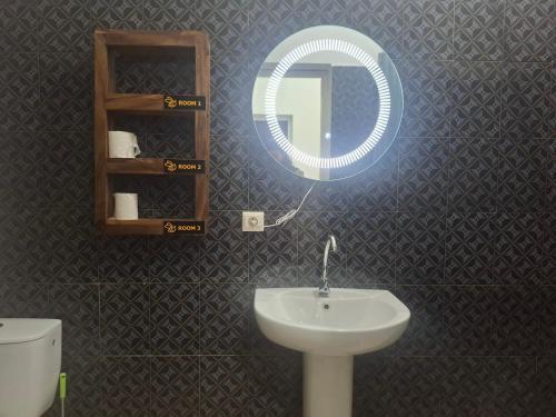 Et badeværelse på Bee Rooms Nosy be