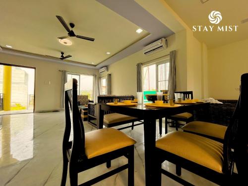 Fotografie z fotogalerie ubytování StayMist - Pool and Pause Villa v destinaci Alibag