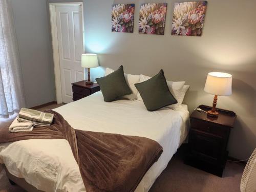 Giường trong phòng chung tại Lofdal Guesthouse