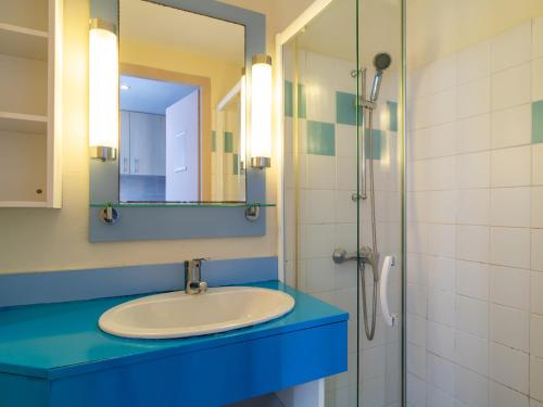 a bathroom with a sink and a mirror at Sud Ocean J N74 2P4 in Guidel