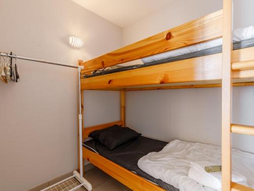 a bunk bed room with two bunk beds at L Ocean N08 3P5 in La Tranche-sur-Mer