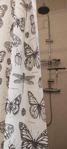 a bunch of butterflies on a wall in a room at Lilla Skogstorp in Åseda
