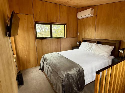 a bedroom with a bed and a window at Richmond Wildlife Haven in Richmond